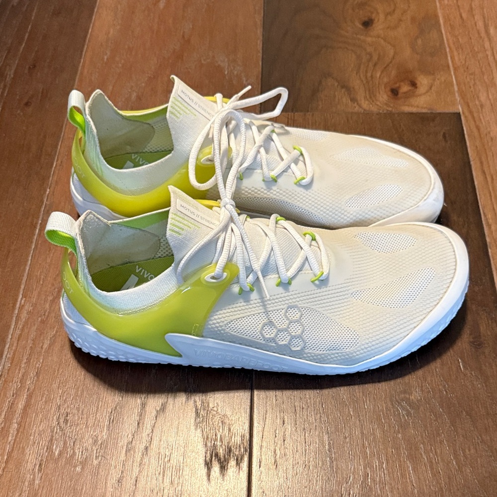 Vivobarefoot Men’s Motus Strength in White and Yellow